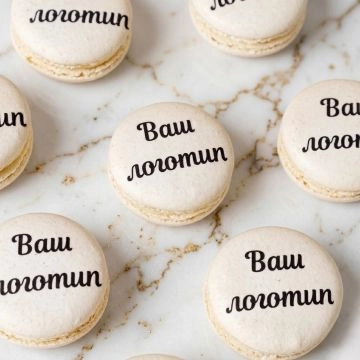 Макарон с логотипом компании